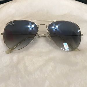 MAKE AN OFFER... Ray ban gradient aviators